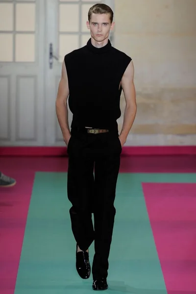Look 30
